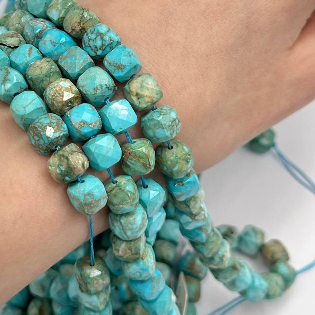 Турквенит кубик размер 8мм натуральный камень